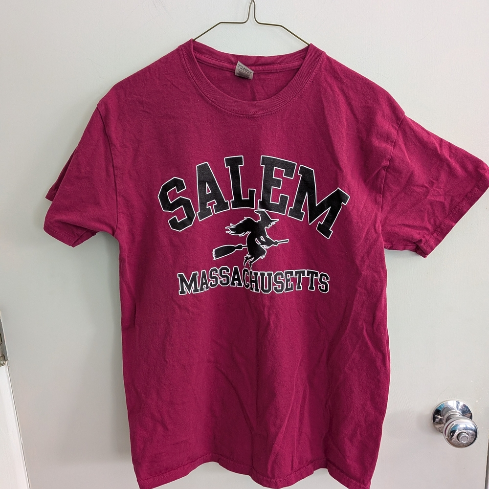 Salem Massachusetts Witchy Witch Graphic T-Shirt Medium